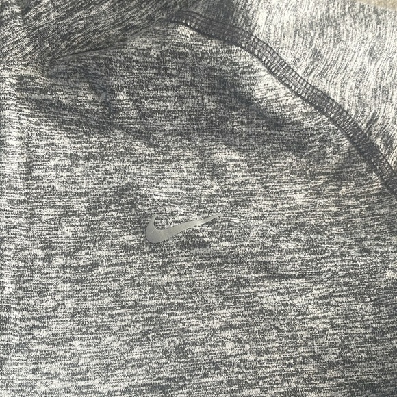 Nike Dri-Fit Size Medium Heathered Grey 1/4 Zip Pullover Top - Picture 3 of 7